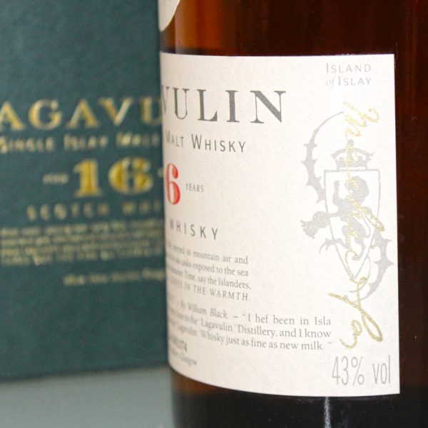 Lagavulin 16 Years White Horse Distillers label right