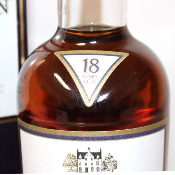 Macallan Annual 2016 Release 18 Year Old neck