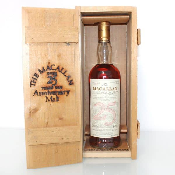 Macallan 1962 25 Year old Anniversary Malt wooden box