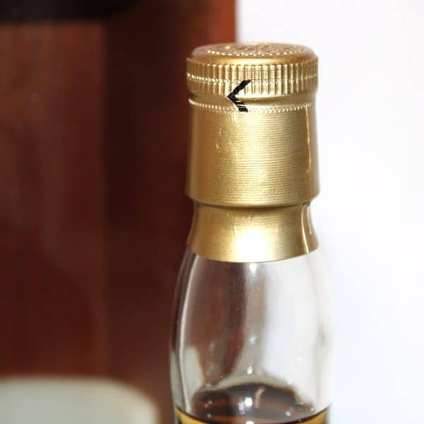 Glenlochy 1968 Rare Old Whisky capsule