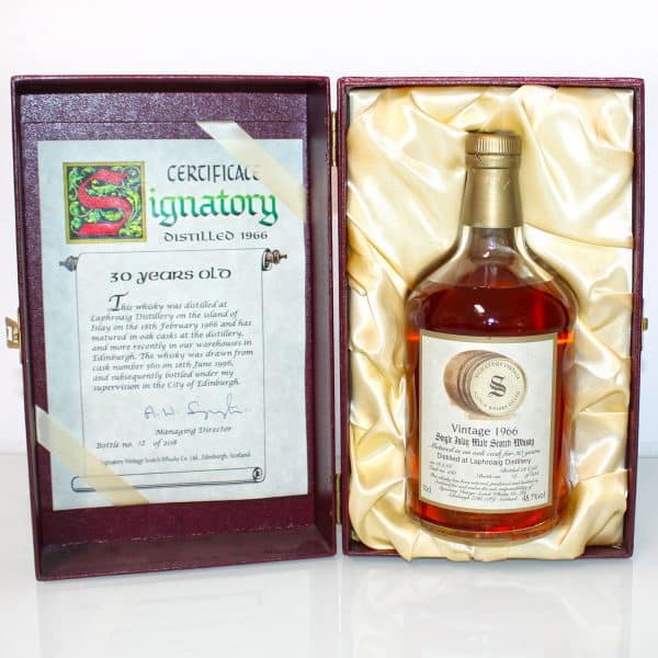 Laphroaig 1966 30 Years Old Signatory Vintage 48,7% box 2