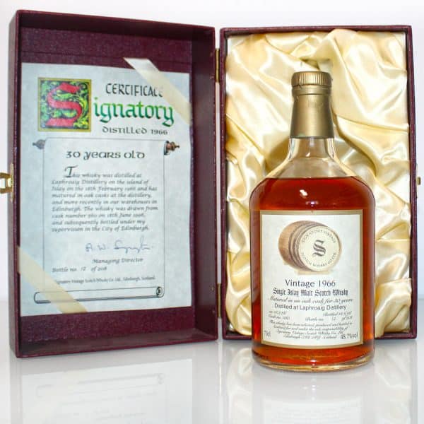 Laphroaig 1966 30 Years Old Signatory Vintage 48,7% box