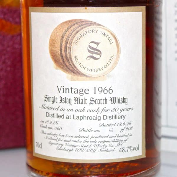 Laphroaig 1966 30 Years Old Signatory Vintage 48,7% label